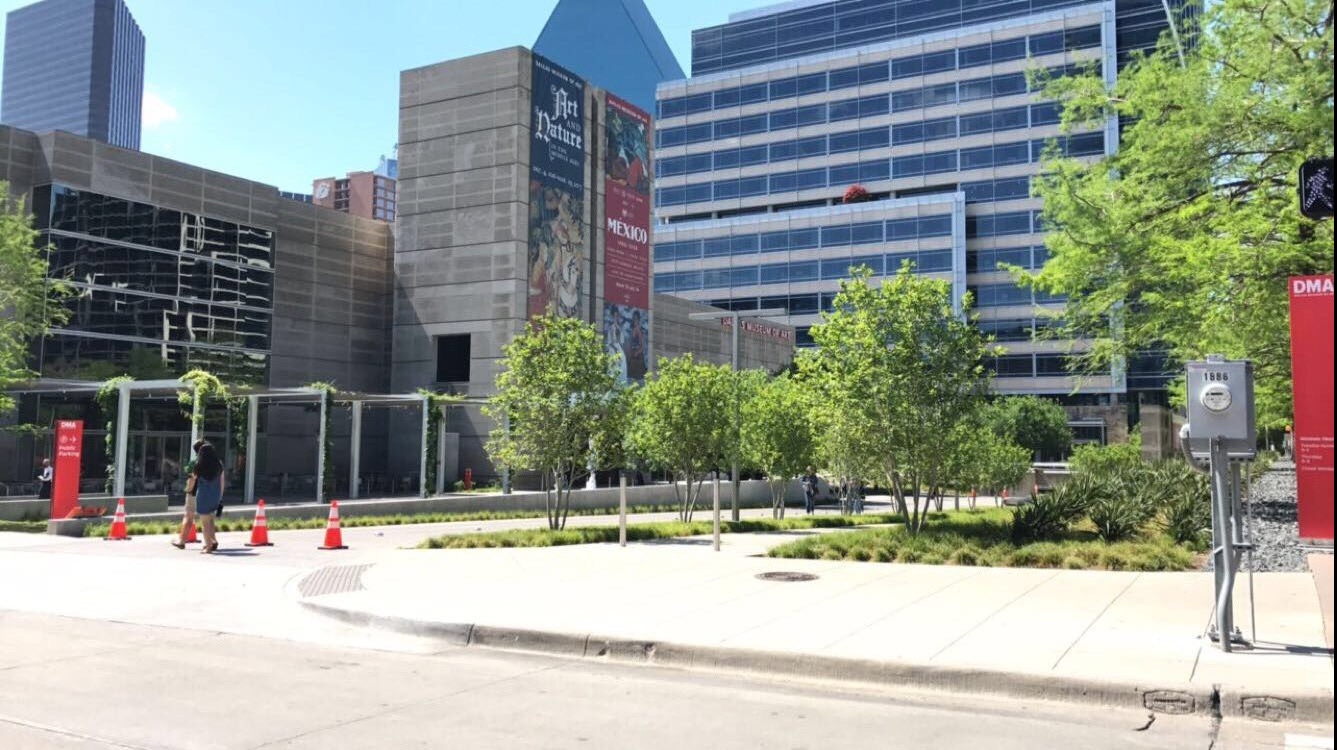 View of the front of the Dallas Museum of Art.